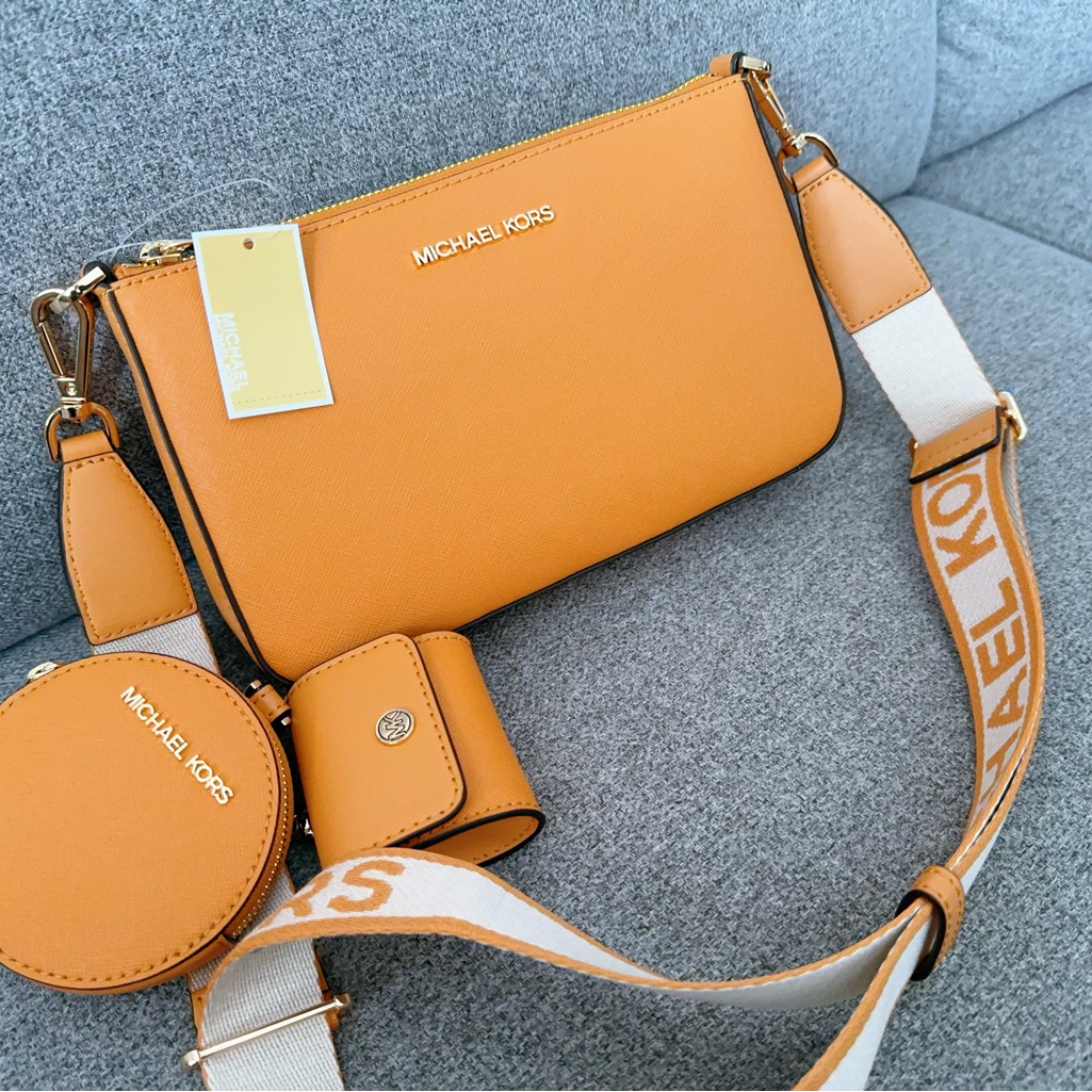 Michael Kors Jet Set Crossbody With Tech Case For Apple Airpods Pro